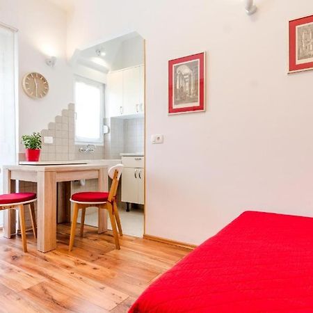 Apartments Yoe Сплит Екстериор снимка
