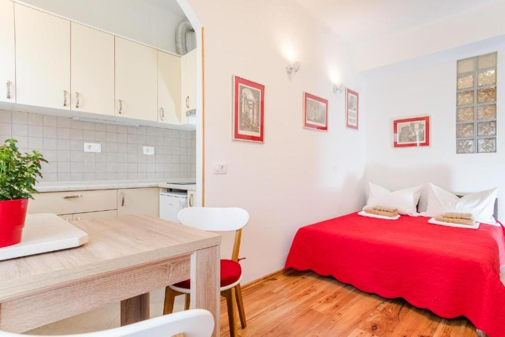 Apartments Yoe Сплит Екстериор снимка