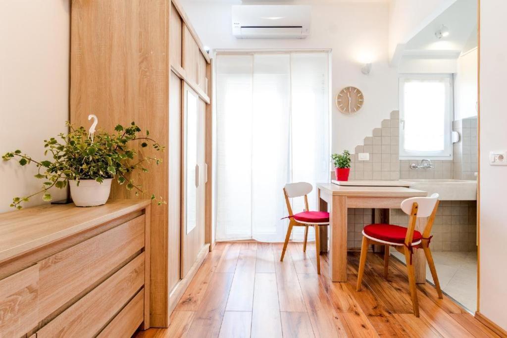 Apartments Yoe Сплит Екстериор снимка