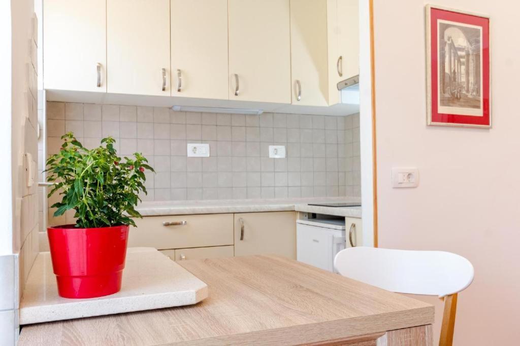 Apartments Yoe Сплит Екстериор снимка