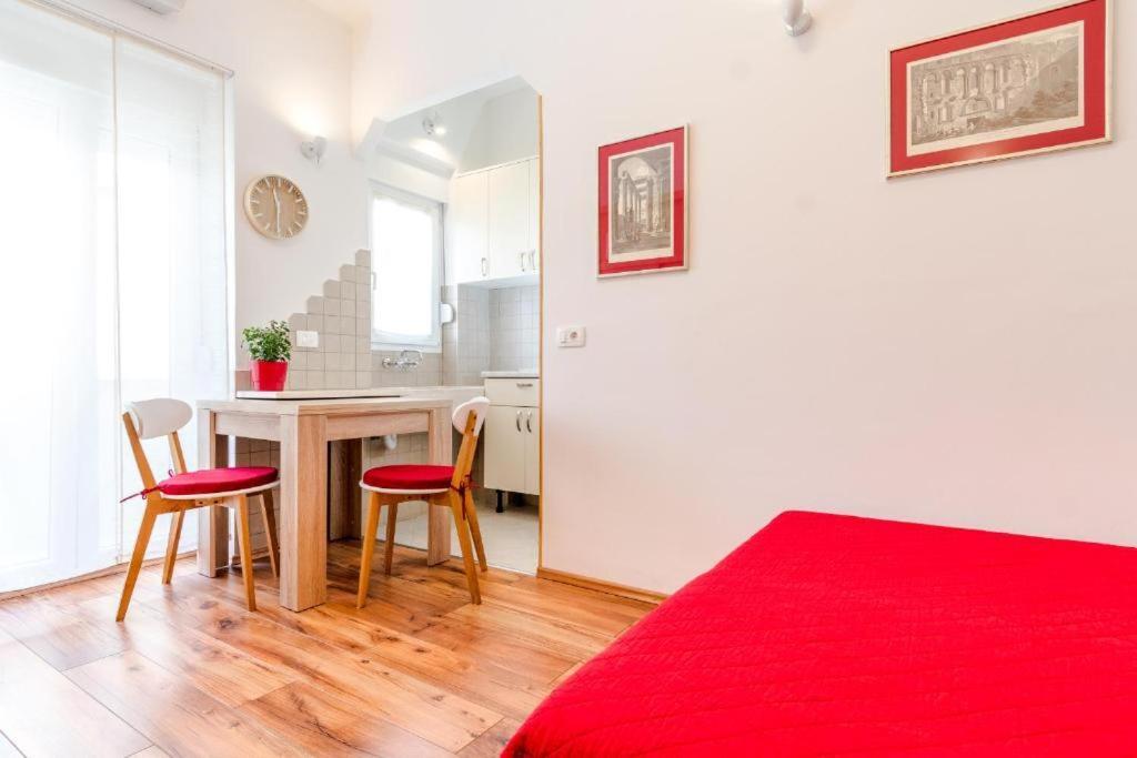 Apartments Yoe Сплит Екстериор снимка
