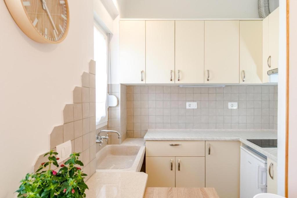 Apartments Yoe Сплит Екстериор снимка