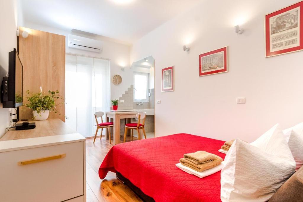 Apartments Yoe Сплит Екстериор снимка