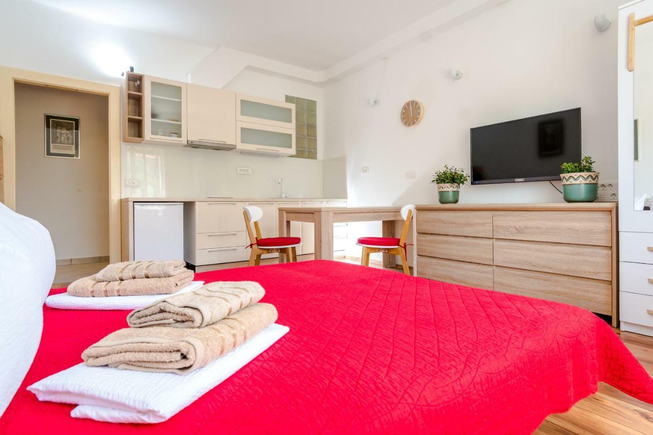 Apartments Yoe Сплит Екстериор снимка