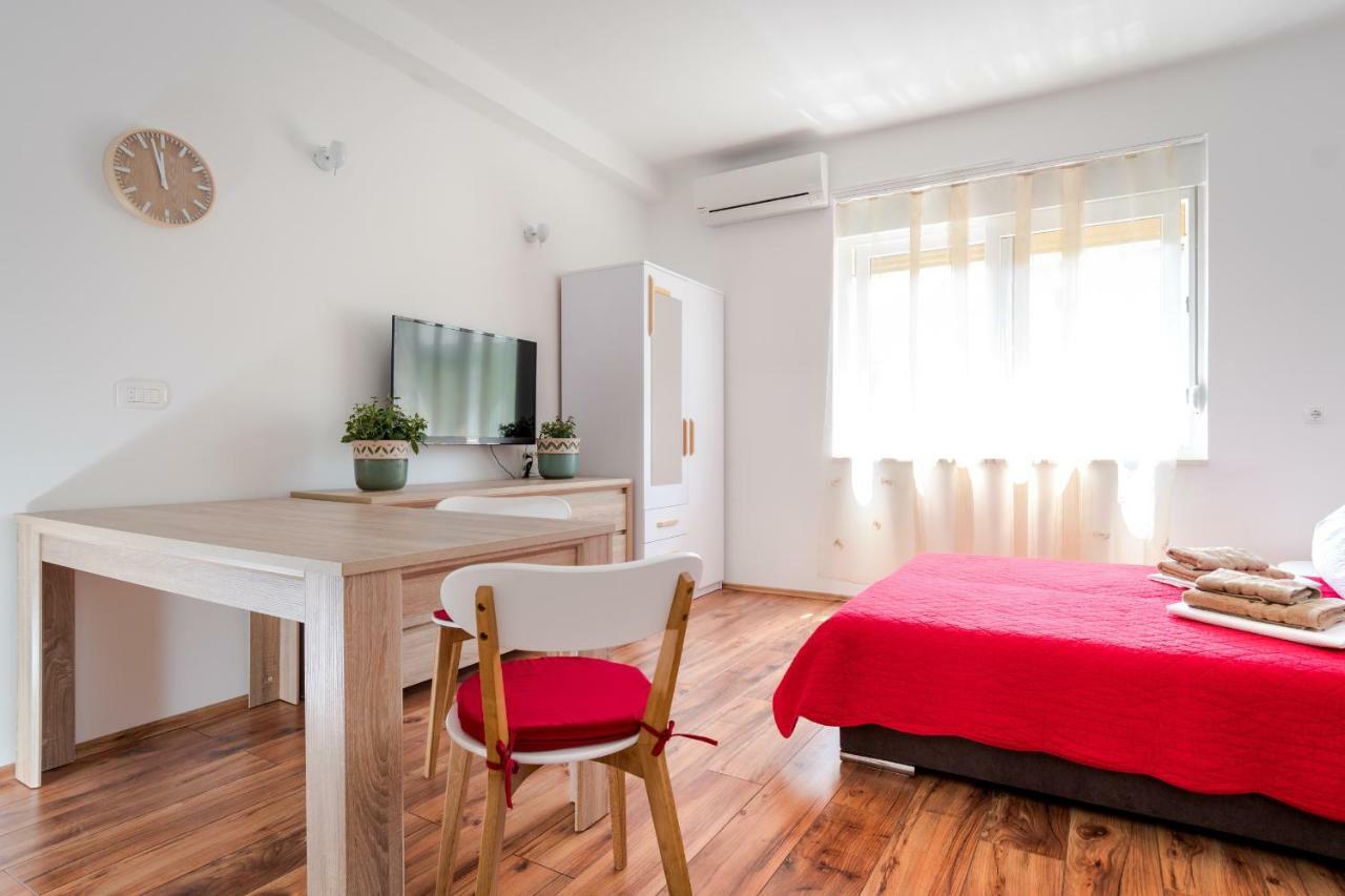 Apartments Yoe Сплит Екстериор снимка