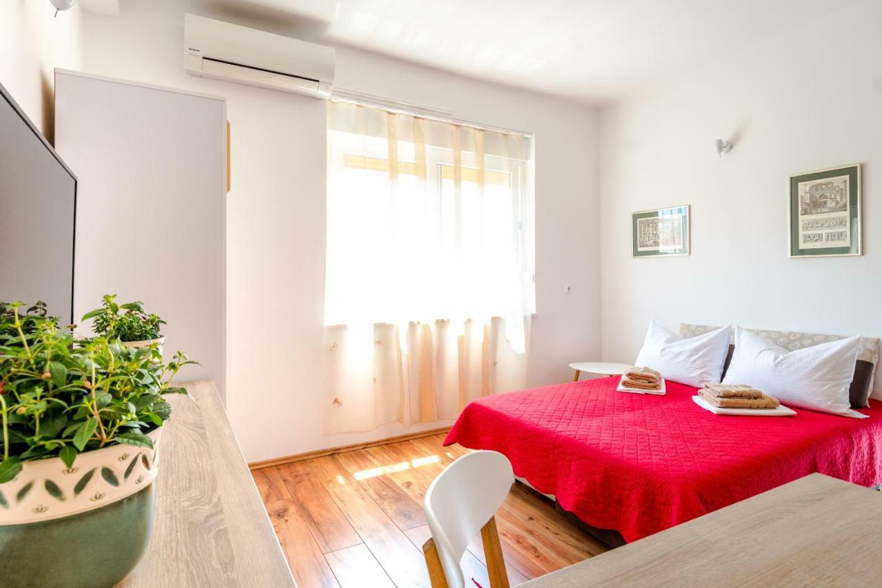 Apartments Yoe Сплит Екстериор снимка