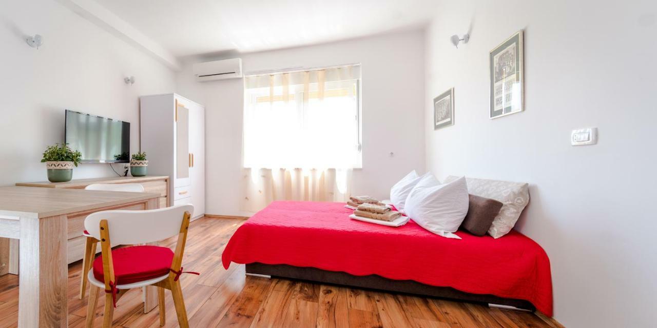 Apartments Yoe Сплит Екстериор снимка