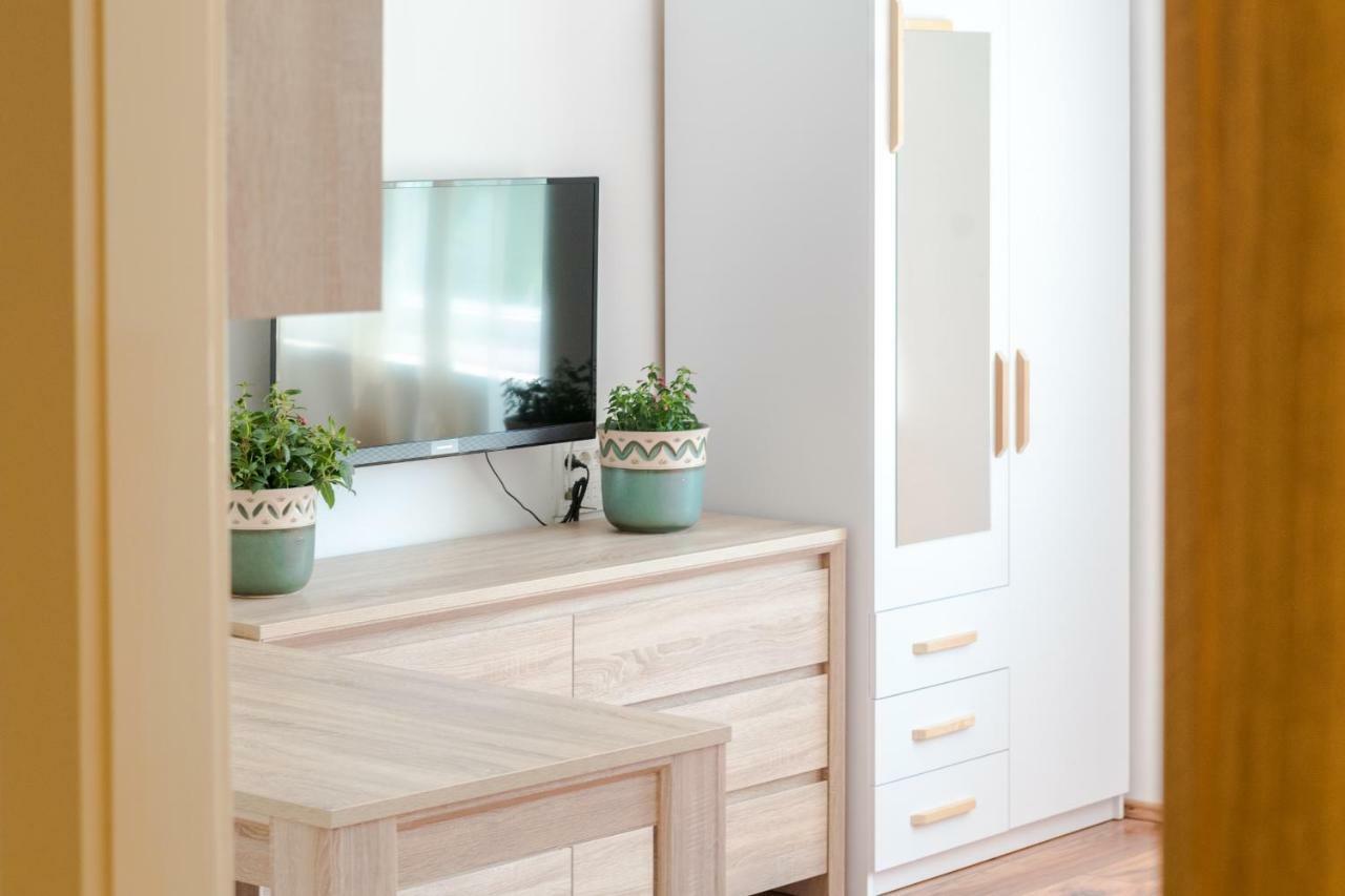 Apartments Yoe Сплит Екстериор снимка